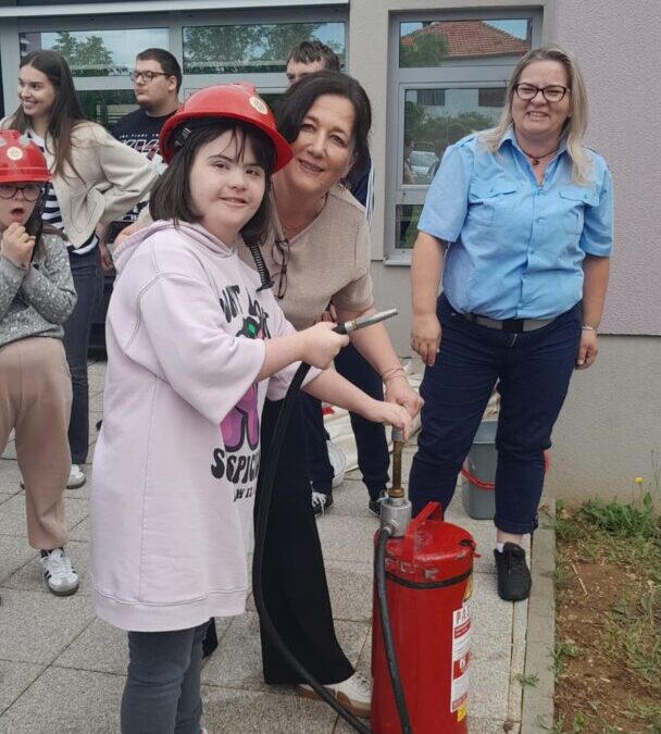 Održana pokazna vatrogasna vježba za učenike