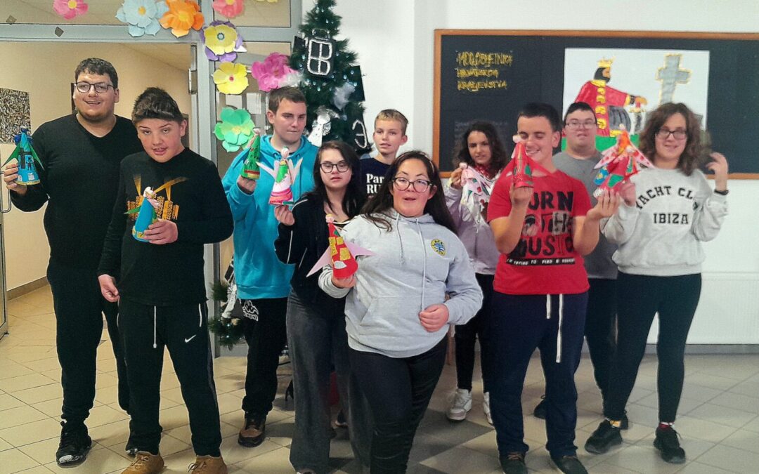 Božićna radionica izrade anđela od papira i tkanine