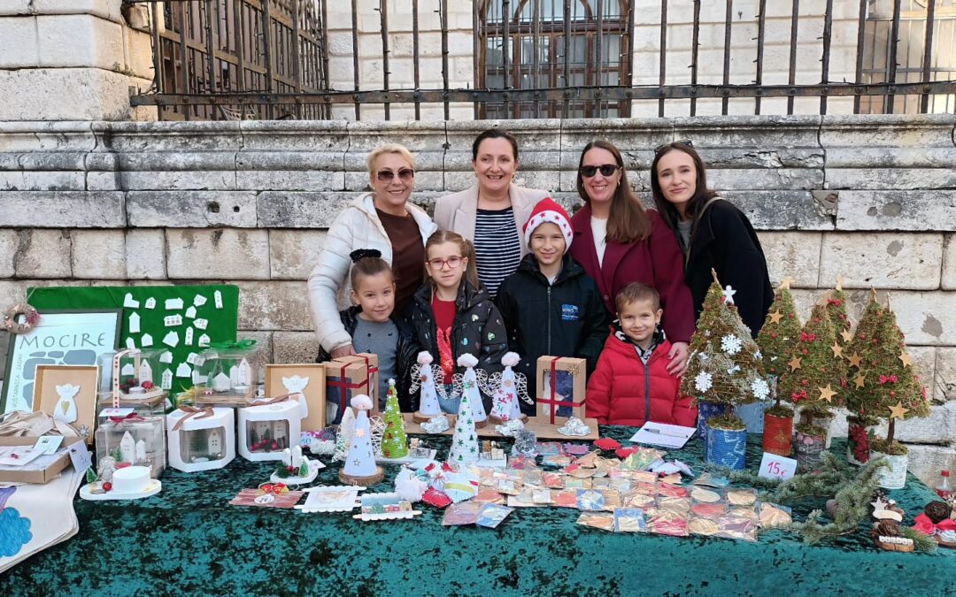 Božićni štand škole oduševio posjetitelje na Narodnom trgu