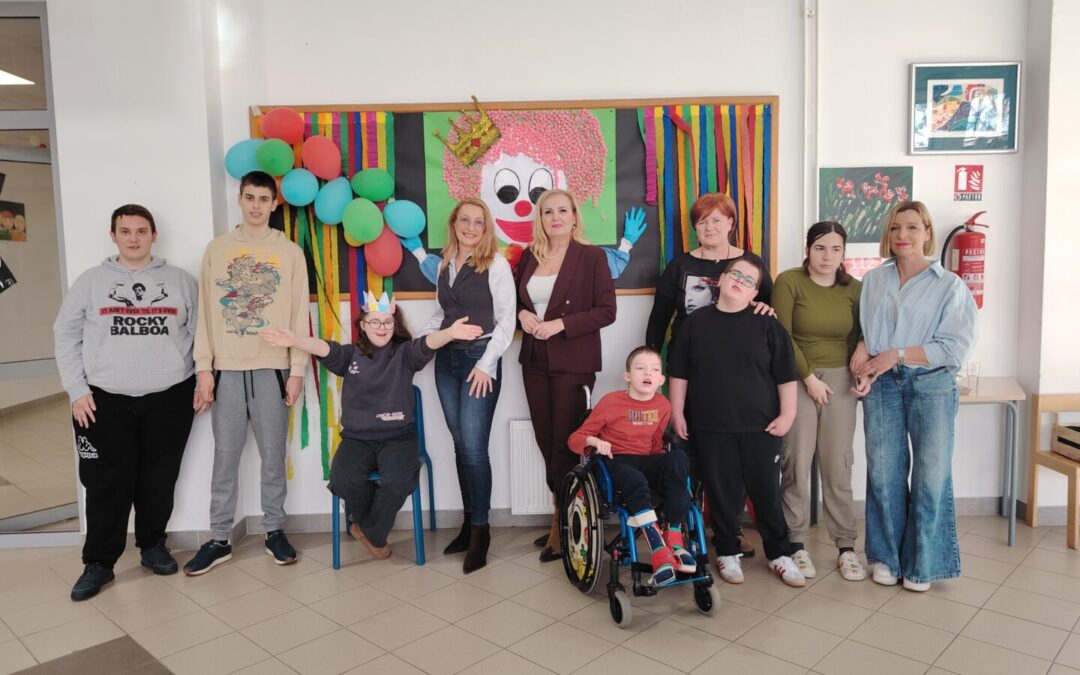 Mali genijalci zaplesali do dva nova računala za našu školu